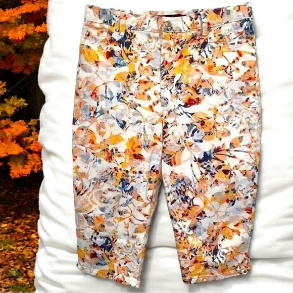 Gloria Vanderbilt Amanda Capris Size 12 Petite Flowers White Peachy - Picture 3 of 12